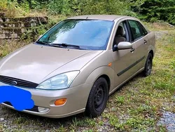 Gold Gebraucht 1997 Ford Focus Ghia Limousine | 500 € (Fairer Preis)
