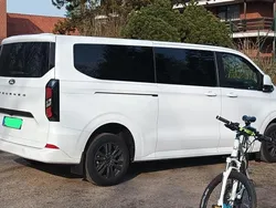Weiß Gebraucht 2024 Ford Tourneo Custom Titanium Van / Kleinbus | 45.395 € (Etwas zu teuer)