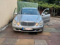 Grau Gebraucht 2003 Mercedes E220 Elegance Limousine | 4.199 € (Fairer Preis)