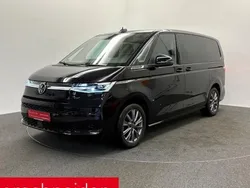Schwarz Gebraucht 2024 VW Multivan Style Van / Kleinbus | 55.950 € (Fairer Preis)