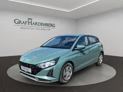 Grün Neu 2025 Hyundai i20 Select Limousine | 20.295 € (Guter Preis)
