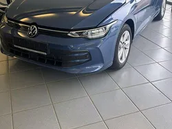 Blau Gebraucht 2024 VW Golf VIII Limousine | 23.000 € (Superpreis)