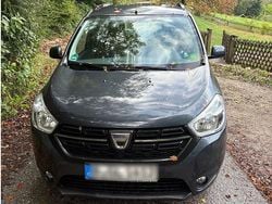 Grau Gebraucht 2018 Dacia Lodgy Van / Kleinbus | 6.000 €