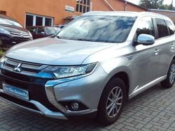 Silber Gebraucht 2017 Mitsubishi Outlander P-HEV Top Kombi | 14.999 € (Superpreis)