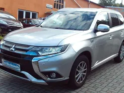 Silber Gebraucht 2017 Mitsubishi Outlander P-HEV Top Kombi | 15.999 € (Superpreis)