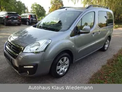 Grau Gebraucht 2016 Peugeot Partner Allure Van / Kleinbus | 13.999 € (Etwas zu teuer)