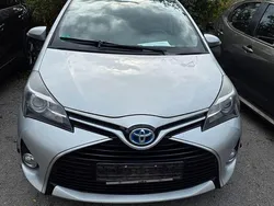 Silber Gebraucht 2015 Toyota Yaris Hybrid Comfort Kleinwagen | 8.200 € (Fairer Preis)
