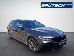 Sophistograu brillanteffekt metallic Gebraucht 2021 BMW 520 M Sport Kombi | 35.480 € (Fairer Preis)