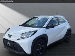 Weiß Gebraucht 2024 Toyota Aygo Business Edition Kleinwagen | 16.990 € (Etwas zu teuer)