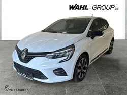 Weiß Gebraucht 2023 Renault Clio V Evolution Limousine | 14.990 € (Guter Preis)