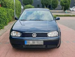 Blau Gebraucht 2002 VW Golf IV Kleinwagen | 2.000 € (Fairer Preis)