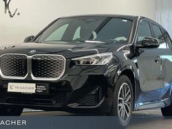 Saphirschwarz metallic Gebraucht 2023 BMW iX1 Luxury Line SUV | 40.990 € (Fairer Preis)