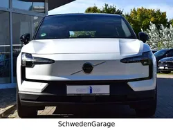 Crystal white Gebraucht 2024 Volvo EX30 Plus SUV | 33.999 € (Guter Preis)