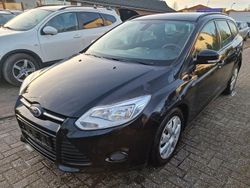 Schwarz Gebraucht 2013 Ford Focus Champions Edition Limousine | 2.600 € (Fairer Preis)