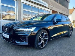 Black solid stone / solid Gebraucht 2020 Volvo V60 R-Design Kombi | 36.990 € (Etwas zu teuer)