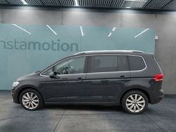 Grau Gebraucht 2024 VW Touran Pro Van / Kleinbus | 36.599 € (Fairer Preis)