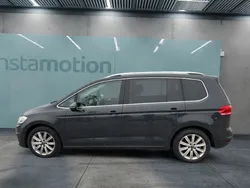 Grau Gebraucht 2024 VW Touran Pro Van / Kleinbus | 36.599 € (Guter Preis)