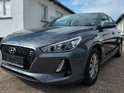 Grau Gebraucht 2017 Hyundai i30 Trend Limousine | 11.999 € (Guter Preis)