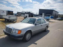 Silber Gebraucht 1989 Mercedes E200 Limousine | 3.699 €