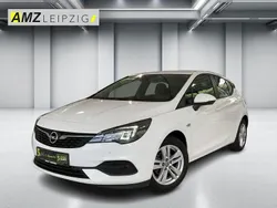 Schneeweiss Gebraucht 2021 Opel Astra Edition Limousine | 12.990 € (Guter Preis)