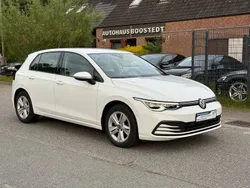 Weiß Gebraucht 2021 VW Golf VIII Life Limousine | 18.490 € (Etwas zu teuer)