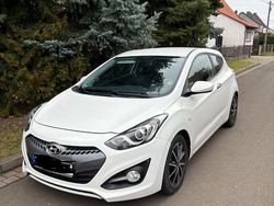 Weiß Gebraucht 2014 Hyundai i30 Limousine | 6.800 € (Guter Preis)