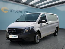 Weiß Gebraucht 2023 Mercedes Vito Van / Kleinbus | 34.049 € (Fairer Preis)