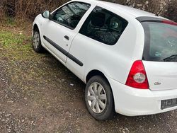 Weiß Gebraucht 2010 Renault Clio II Limousine | 1.400 €