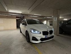 Weiß Gebraucht 2020 BMW 218 Gran Tourer M Sport Van / Kleinbus | 17.200 € (Fairer Preis)