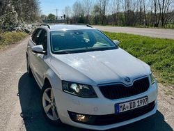 Weiß Gebraucht 2014 Skoda Octavia Style Kombi | 8.500 € (Fairer Preis)