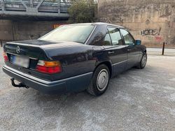 Blau Gebraucht 1990 Mercedes 200 Limousine | 3.800 €