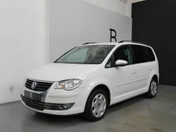 Weiß Gebraucht 2010 VW Touran Trendline Van / Kleinbus | 2.490 € (Guter Preis)