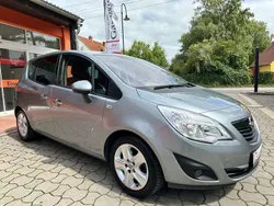 Silbersee/perl silber Gebraucht 2011 Opel Meriva Design Edition Van / Kleinbus | 5.990 € (Etwas zu teuer)