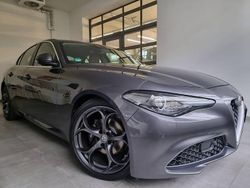 Grau Gebraucht 2016 Alfa Romeo Giulia Super Limousine | 11.999 € (Fairer Preis)