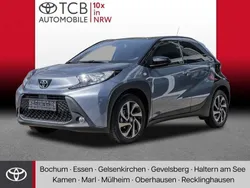 Celestite grey metallic / night sky black Gebraucht 2024 Toyota Aygo Basis Kleinwagen | 16.289 € (Fairer Preis)