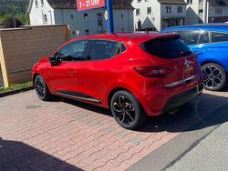 Rot Gebraucht 2017 Renault Clio IV LIMITED Kleinwagen | 7.700 € (Fairer Preis)