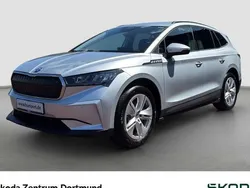Brilliantsilber metallic Gebraucht 2024 Skoda Enyaq iV Loft SUV | 31.777 € (Teuer)