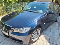 Blau Gebraucht 2005 BMW 320 Limousine | 7.800 € (Teuer)