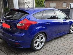 Blau Gebraucht 2013 Ford Focus ST Limousine | 9.980 € (Fairer Preis)