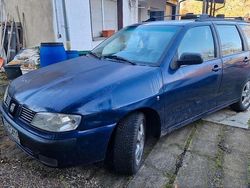 Blau Gebraucht 2000 Seat Cordoba Kombi | 890 €