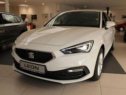 Weiß Gebraucht 2024 Seat Leon Style Limousine | 25.450 € (Etwas zu teuer)