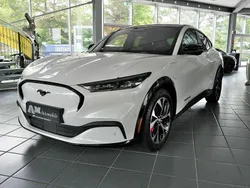 Weiß Gebraucht 2024 Ford Mustang Mach-E Premium SUV | 42.800 € (Guter Preis)