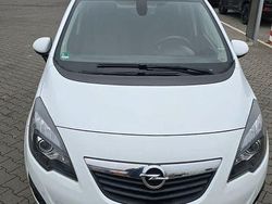Weiß Gebraucht 2013 Opel Meriva Color Edition Van / Kleinbus | 4.199 € (Guter Preis)