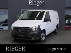 Weiß Gebraucht 2024 Mercedes Vito Van / Kleinbus | 30.345 €