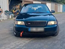 Grün Gebraucht 1996 Audi A4 Limousine | 2.350 € (Teuer)
