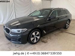 Black sapphire metallic (metallic) Gebraucht 2023 BMW 520 Kombi | 27.750 € (Superpreis)