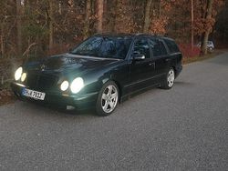 Schwarz Gebraucht 2001 Mercedes E430 Limousine | 3.800 €