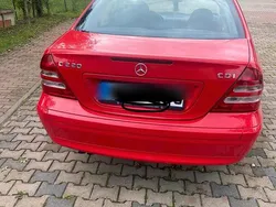 Rot Gebraucht 2001 Mercedes C220 Limousine | 2.400 € (Teuer)