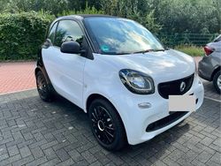 Weiß Gebraucht 2016 Smart ForTwo Coupé Kleinwagen | 6.500 € (Guter Preis)