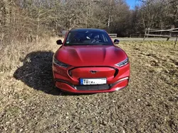 Rot Gebraucht 2021 Ford Mustang Mach-E SUV | 29.950 € (Superpreis)